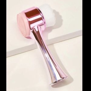 Face Exfoliating Multifunction Pink Metallic Brush